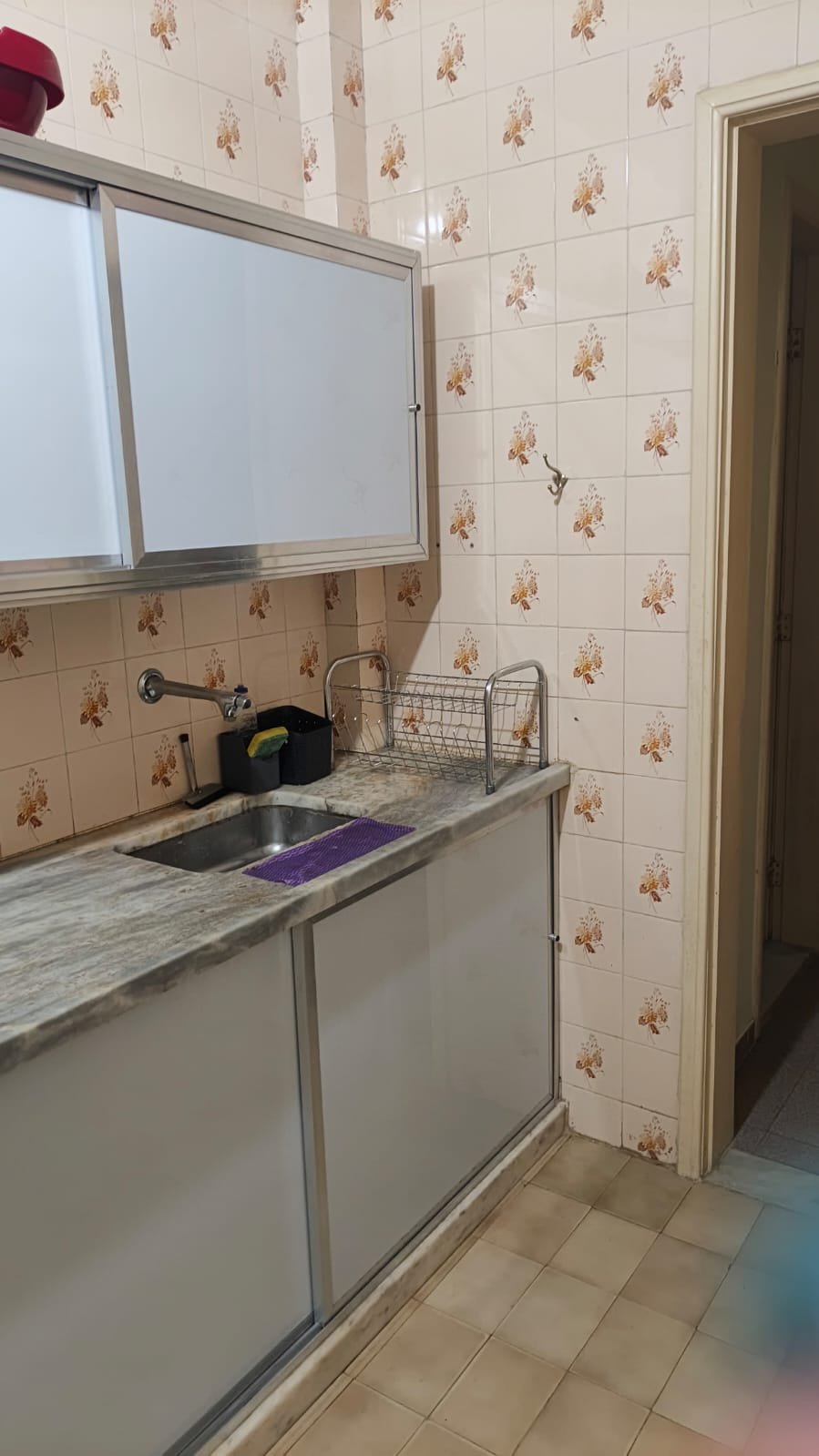 Área de preparo e bancada da cozinha